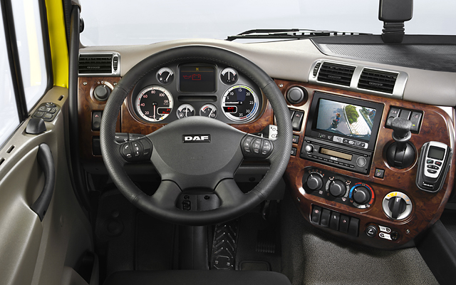DAF-CF-Steering-wheel-20110116-640